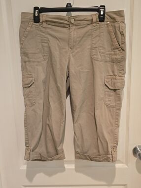 Gloria Vanderbilt Khaki Cargo Capris